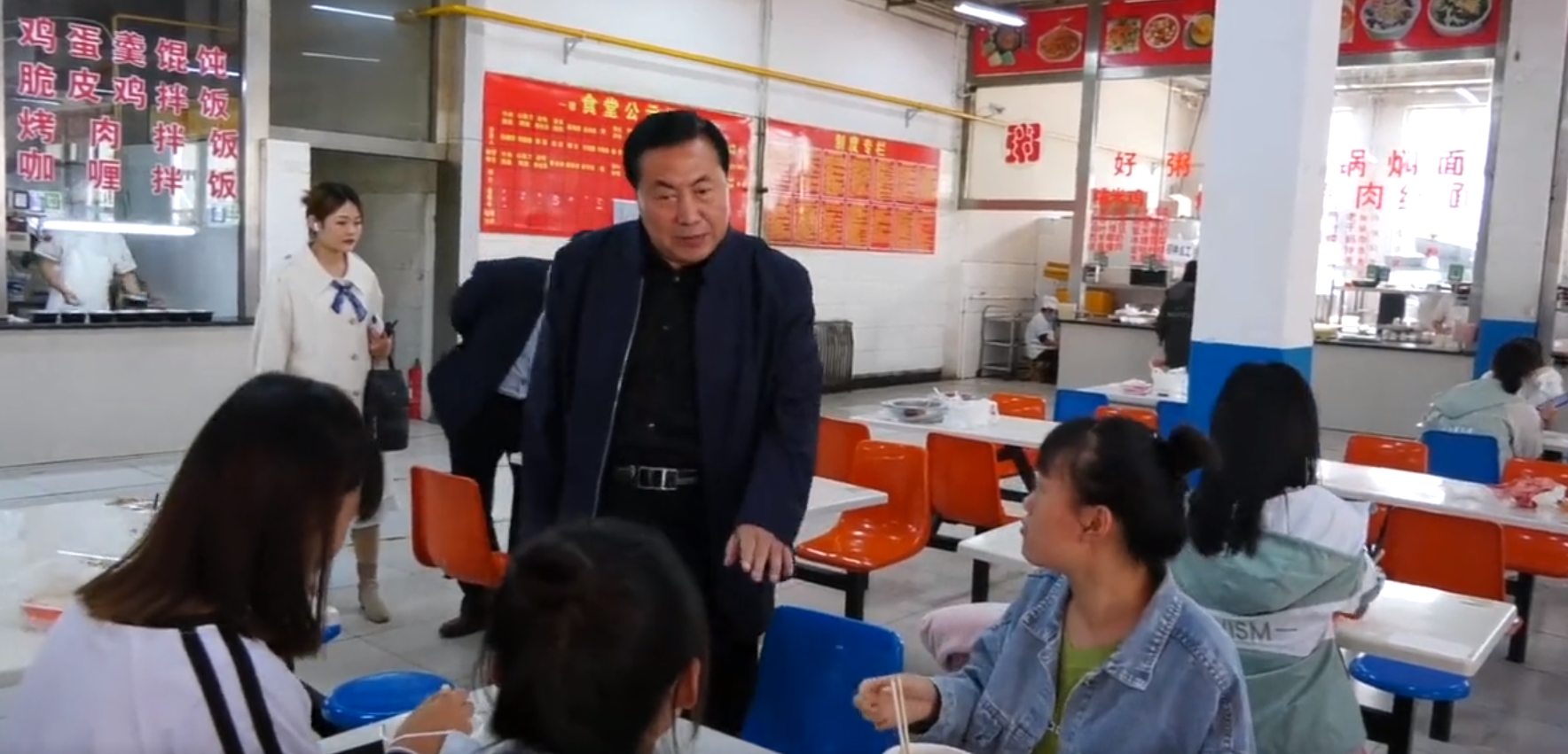  河北外国语学院情暖中秋，喜迎国庆