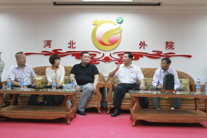 蒙古国驻呼和浩特总领事宾巴道尔吉访问我校