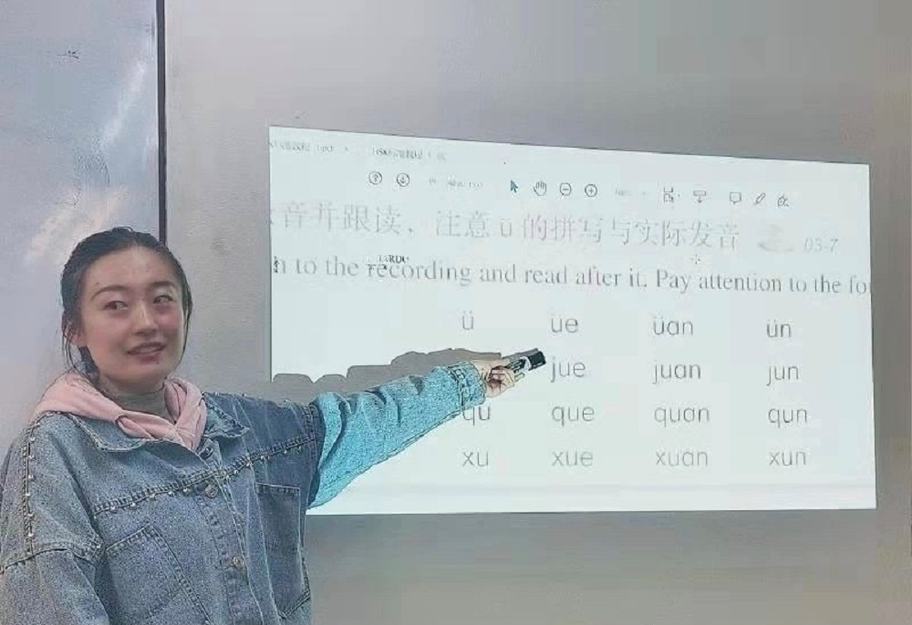 河外毕业生郭旭远赴哥伦比亚传播中国文化