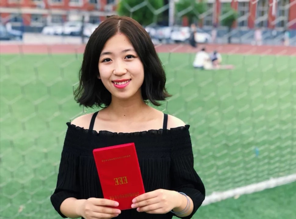 河外毕业生蒋霞，考取西班牙语专业八级证书，曾在国外工作