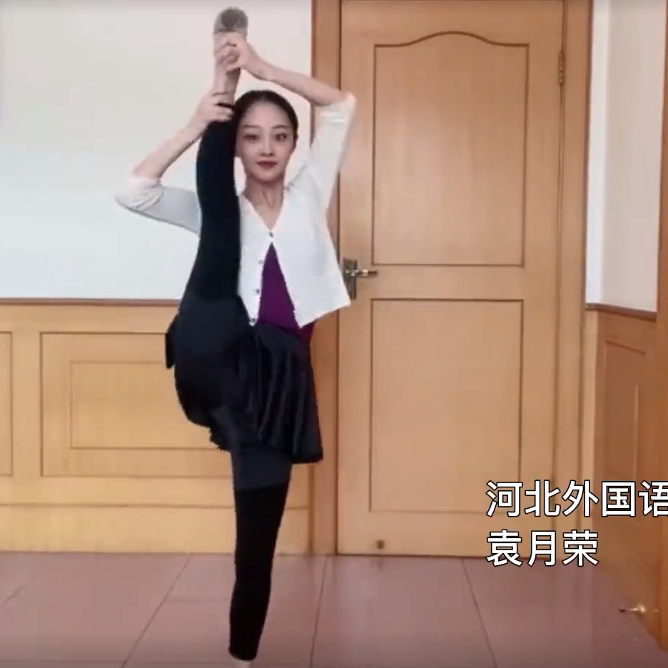舞蹈学院教师团队创编舞蹈作品《春意正好》