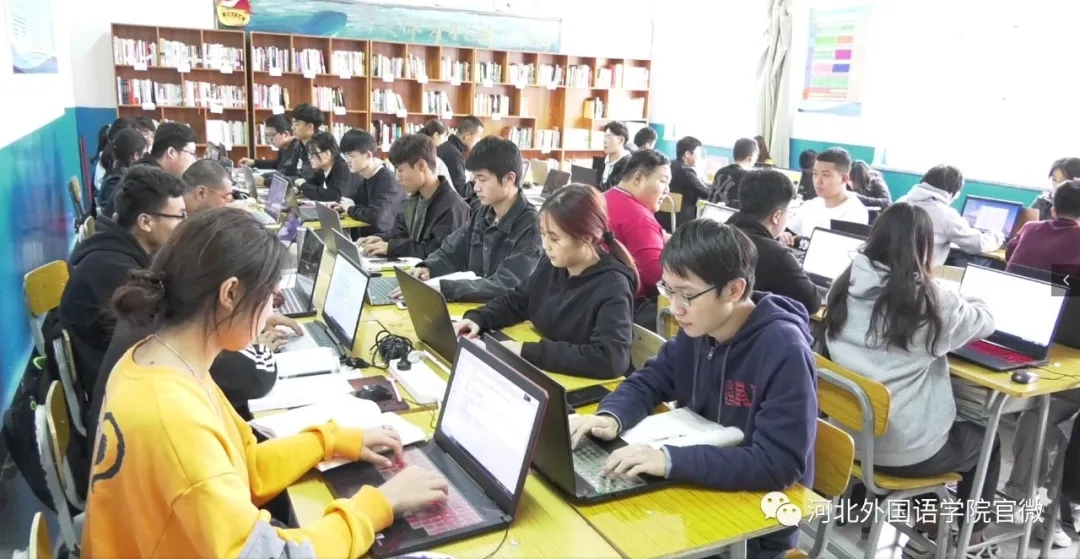 将专业建设作为学校全面发展的引擎，河北外国语学院在全国率先实行“专业公司化式教学”
