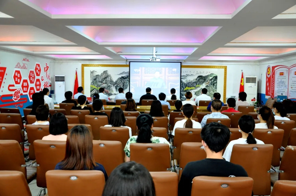 河北外国语学院将教师队伍建设作为建校、立校之基，努力打造国际化师资队伍