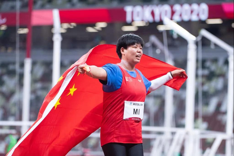 河外毕业生米娜征战东京残奥会，在铁饼赛中以38米50的成绩夺得金牌