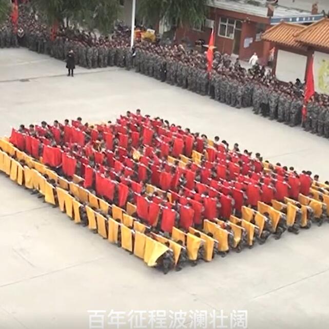 超燃！河外学子高举旗帜，深情告白，母校我爱你