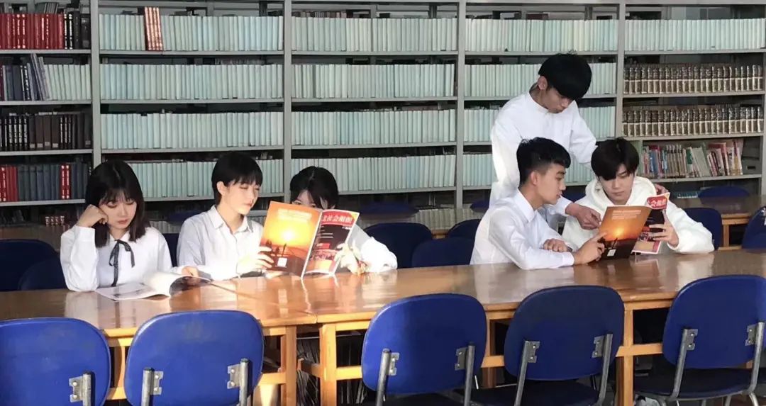 广大青年要多读书