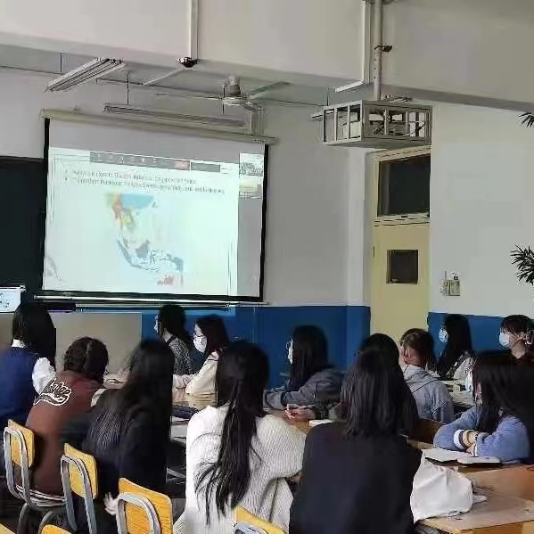 “领略异国风采，文化润泽心灵”——国际金融学院