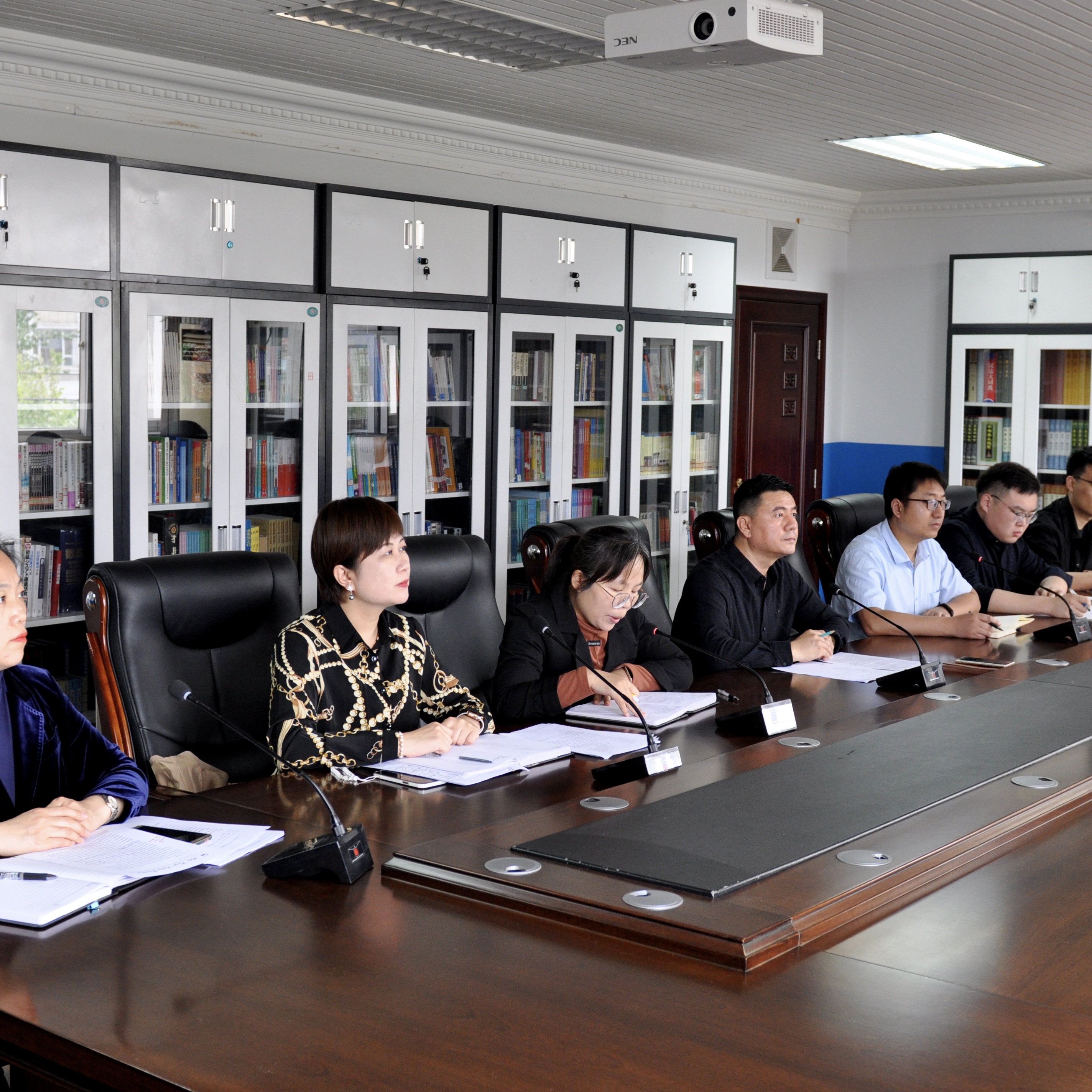 河北外国语学院与美国贡萨加大学举行交流合作视频会议