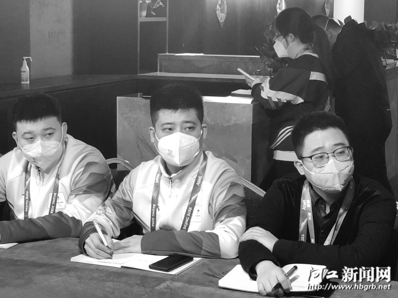 河工新闻网报道我校李晓飞老师为冬奥会志愿者服务