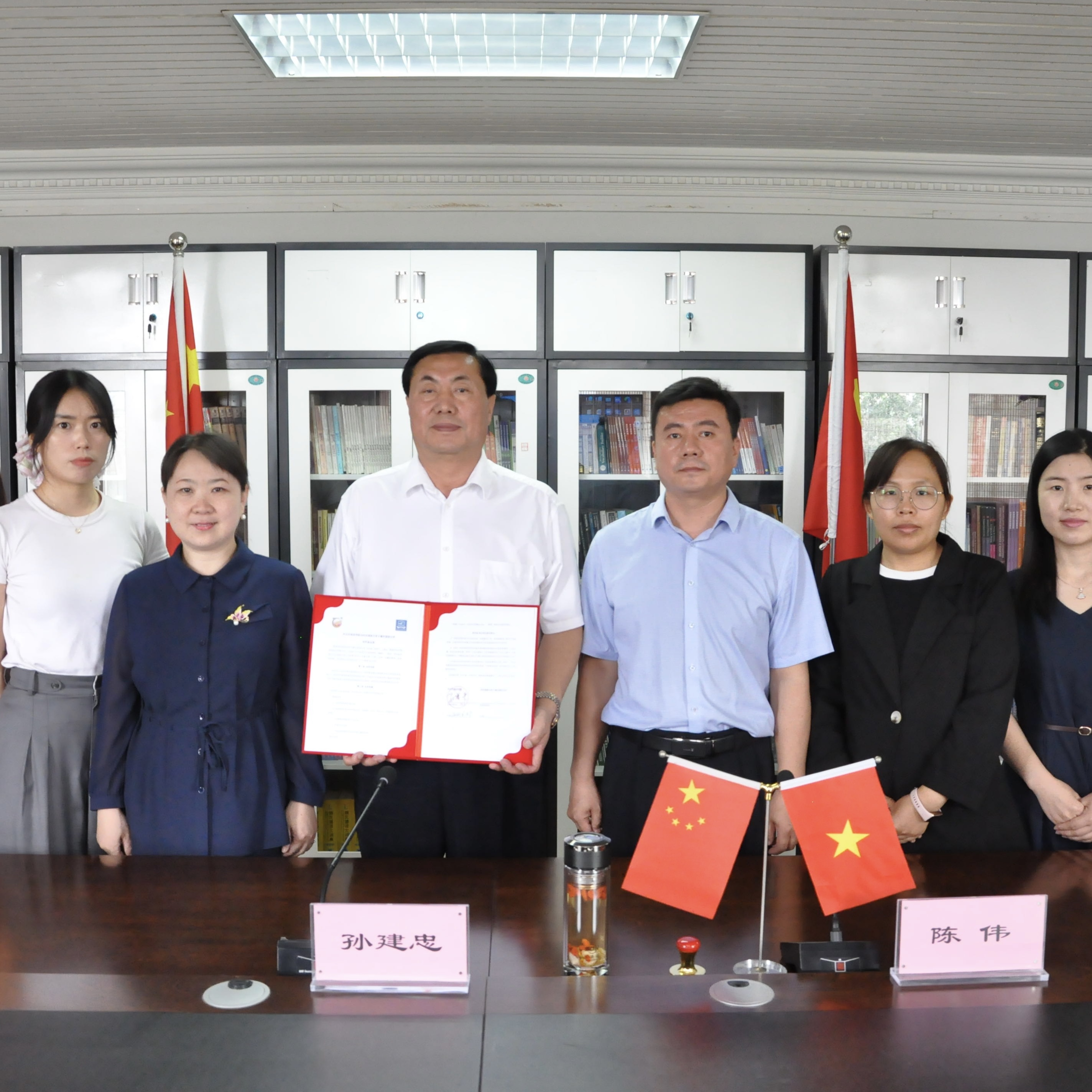 中国河北外国语学院与越南河内国家大学下属外国语大学网上签约仪式