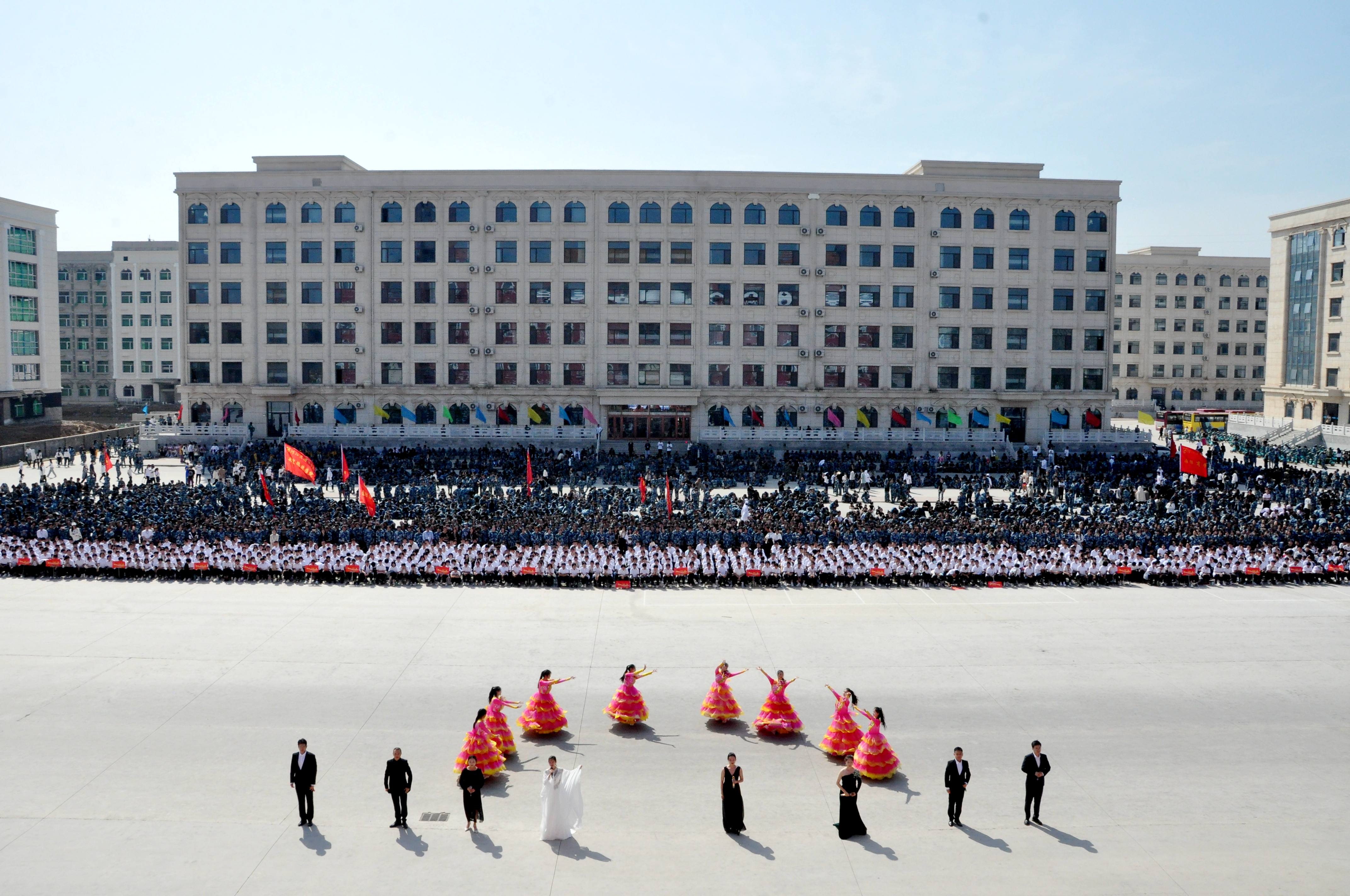 中国网、河北新闻网、长城网、河北广播电视台冀时客户端等媒体报道河北外国语学院2023级新生军训汇演圆满成功