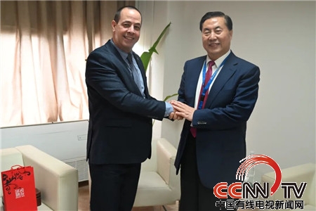 中国有线电视新闻网报道古共中央委员、古巴公共卫生部部长波塔尔·米兰达博士与河北外国语学院董事长、校长孙建忠院士亲切会晤