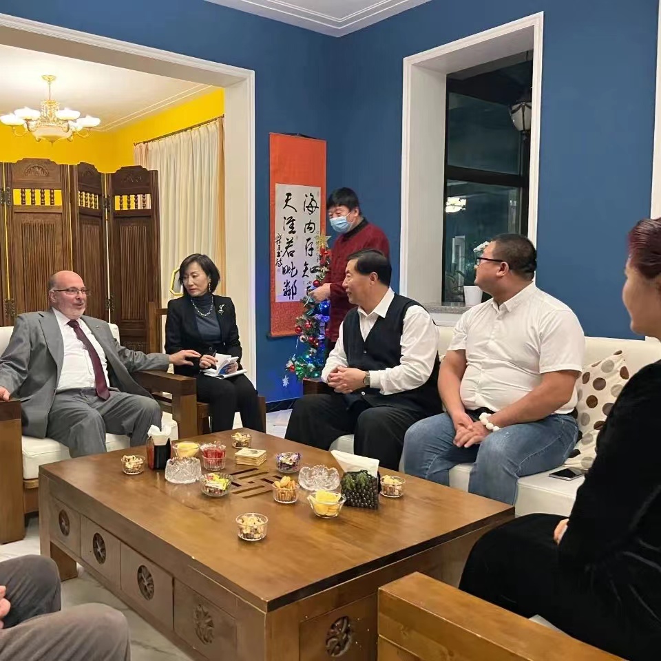 古巴驻华特命全权大使白诗德先生在大使官邸盛情款待河北外国语学院孙建忠校长