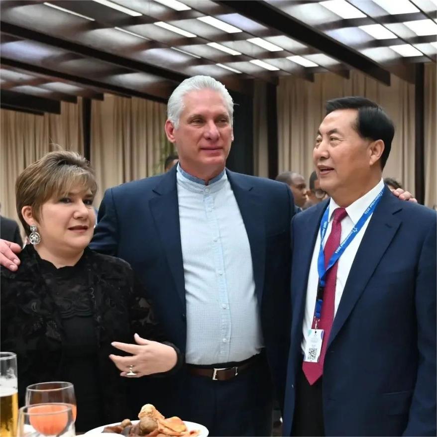 【值得铭记的时刻】古巴国家主席迪亚斯-卡内尔亲切会见河北外国语学院董事长、校长孙建忠院士