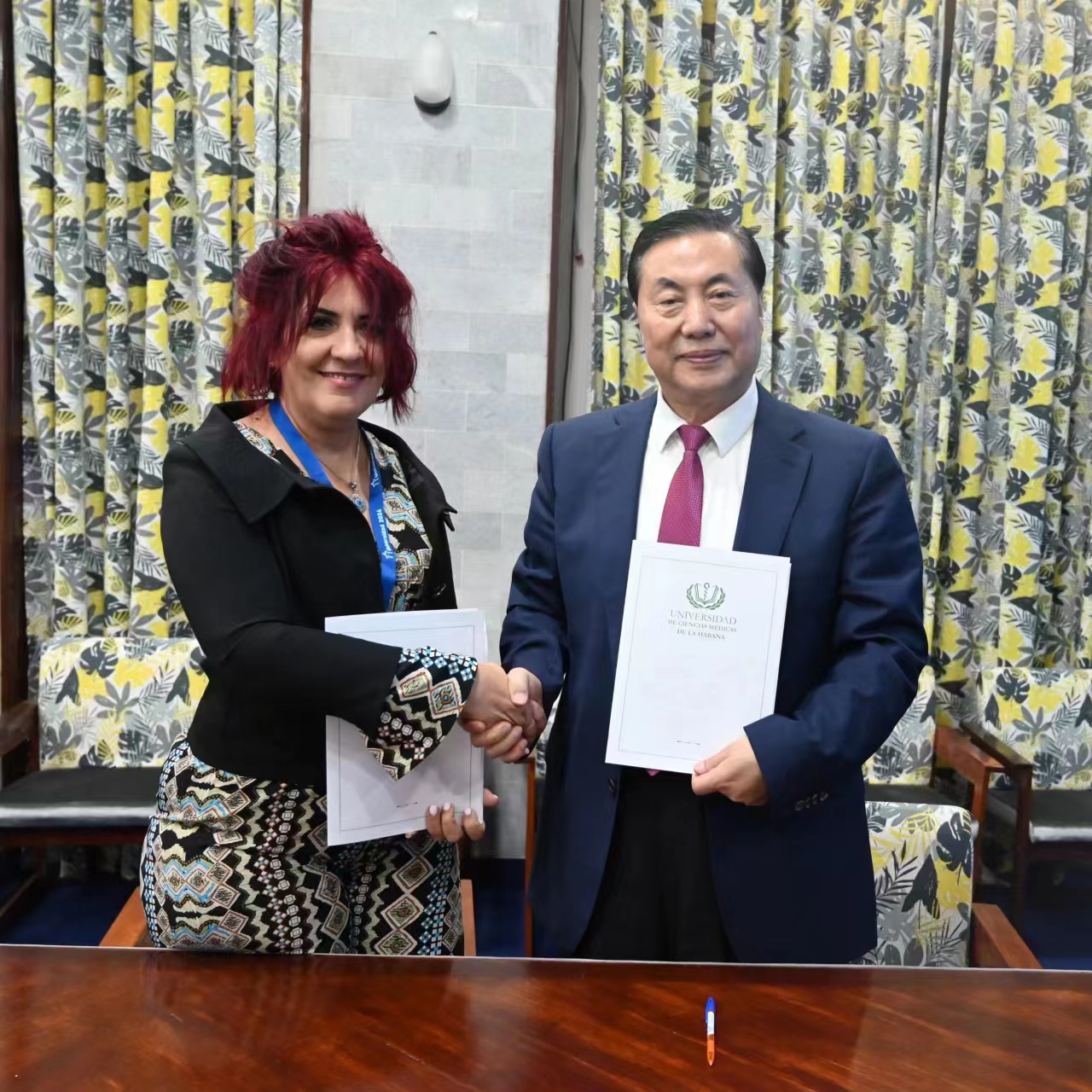 河北外国语学院校长孙建忠院士率团访问古巴最优秀的医科大学哈瓦那医科大学并正式签约合作