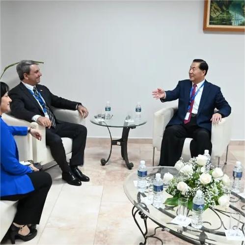古共中央委员、古巴高等教育部部长瓦尔特博士与河北外国语学院董事长、校长孙建忠院士亲切会晤