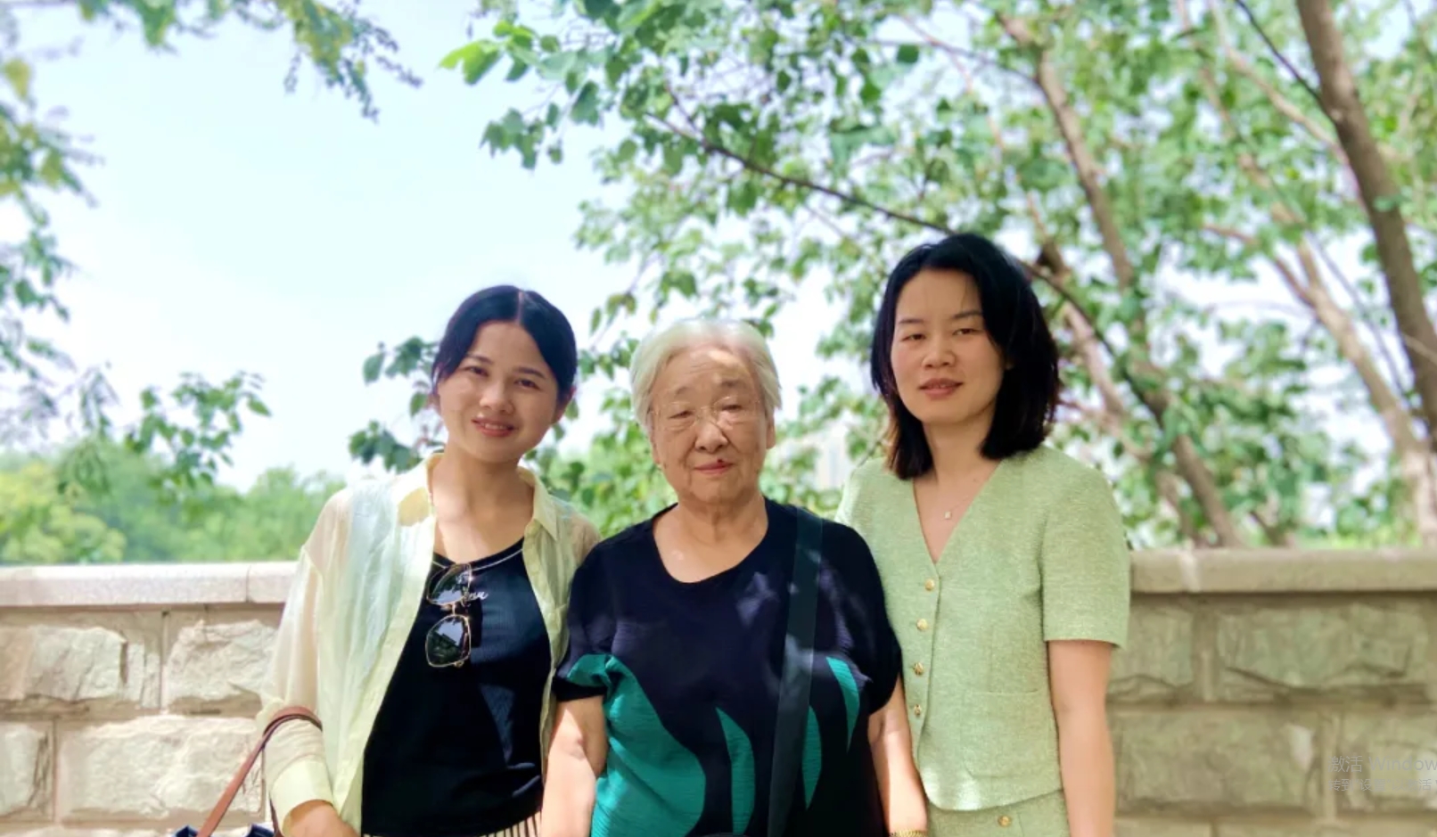 河北外国语学院2009级应用西班牙语专业付晶，自己创立上海奔乾医疗科技中心