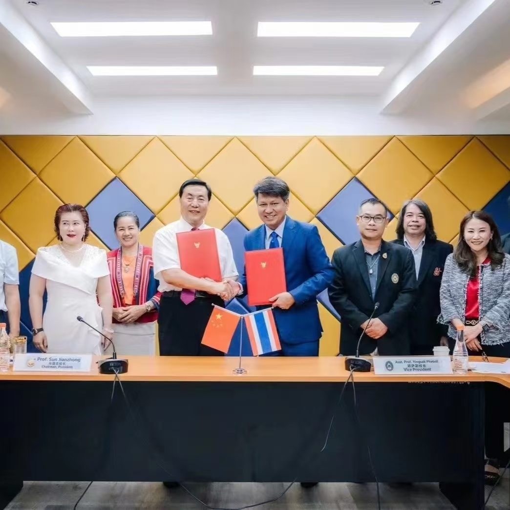 河北外国语学院与泰国清莱皇家大学签署本硕博合作协议