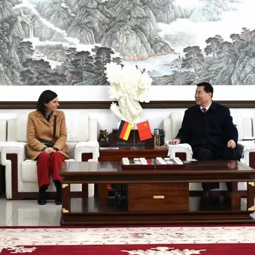 德国奥斯纳布吕克大学语言中心主任到访河北外国语学院